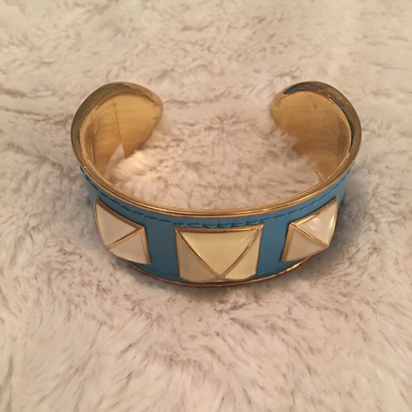 Turquoise and cream colored cuff bracelet - Picture 1 of 2